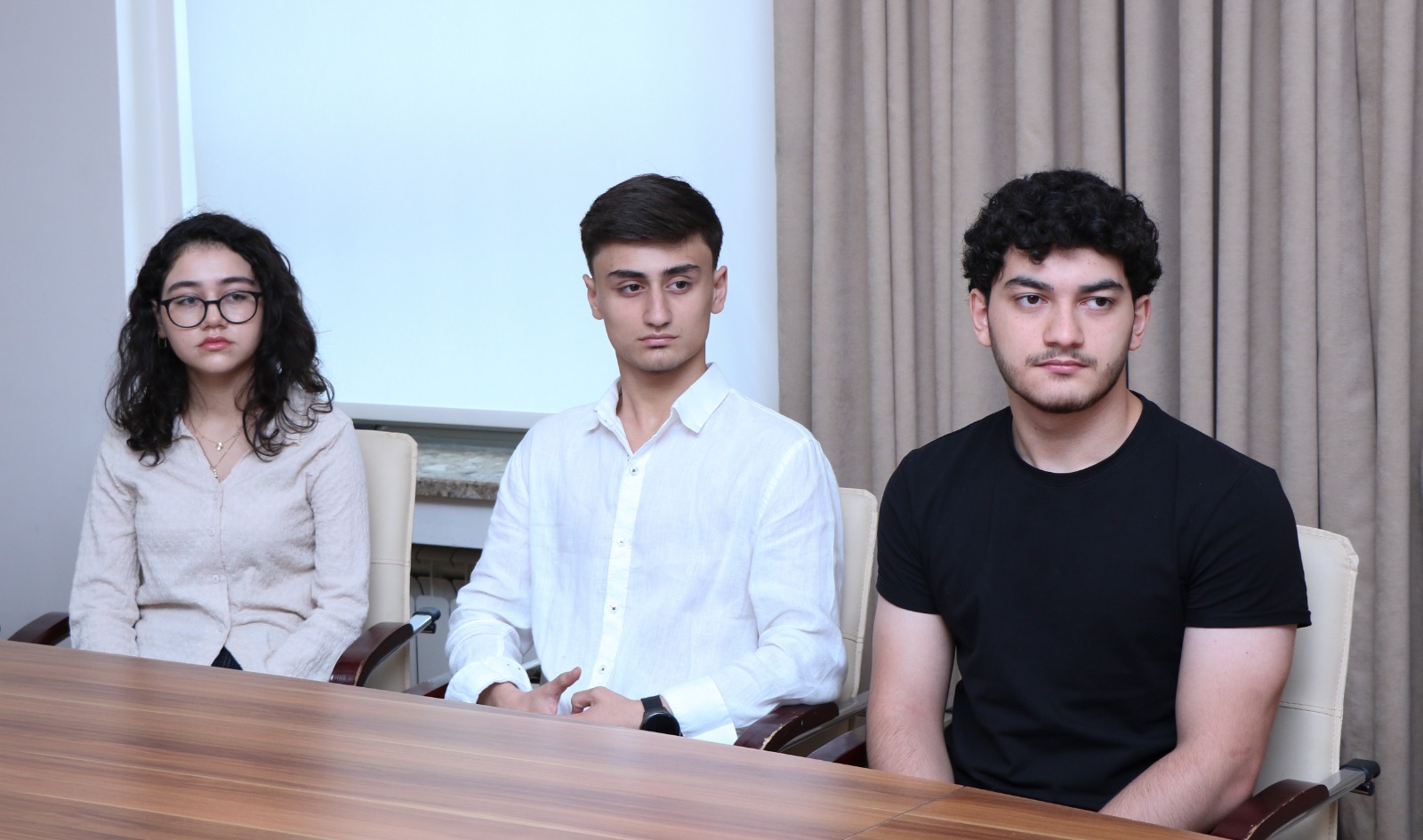 AzMİU rektoru universitetə yüksək balla qəbul olunan tələbələrlə görüşüb (FOTO)
