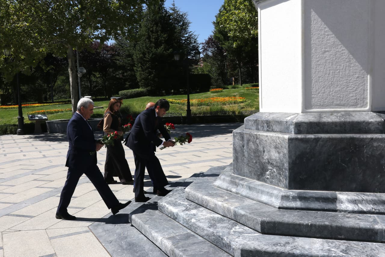 Ankarada Ulu Öndər Heydər Əliyev və Mustafa Kamal Atatürkün müqəddəs xatirəsi yad olunub (FOTO)