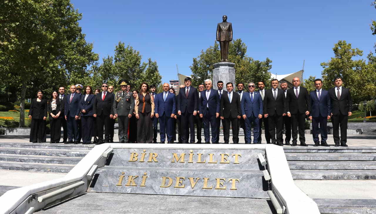 Ankarada Ulu Öndər Heydər Əliyev və Mustafa Kamal Atatürkün müqəddəs xatirəsi yad olunub (FOTO)