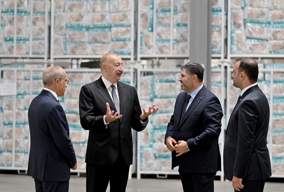 Prezident İlham Əliyev Qaradağ rayonunda kağız və gigiyenik məhsulların istehsalı müəssisəsinin açılışında iştirak edib (FOTO)