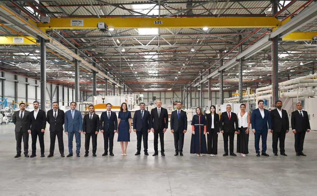 Prezident İlham Əliyev Qaradağ rayonunda kağız və gigiyenik məhsulların istehsalı müəssisəsinin açılışında iştirak edib (FOTO)