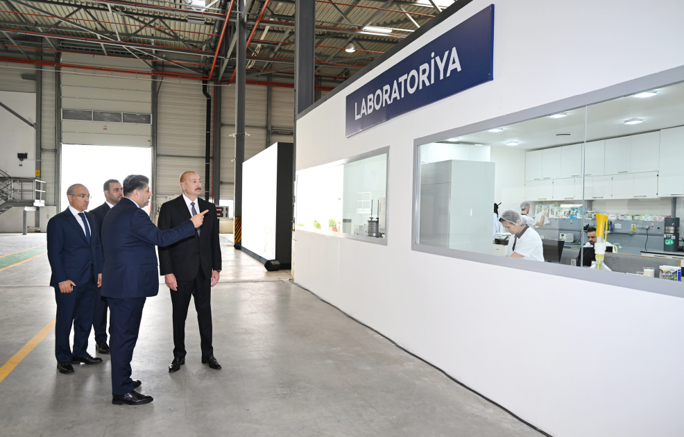 Prezident İlham Əliyev Qaradağ rayonunda kağız və gigiyenik məhsulların istehsalı müəssisəsinin açılışında iştirak edib (FOTO)