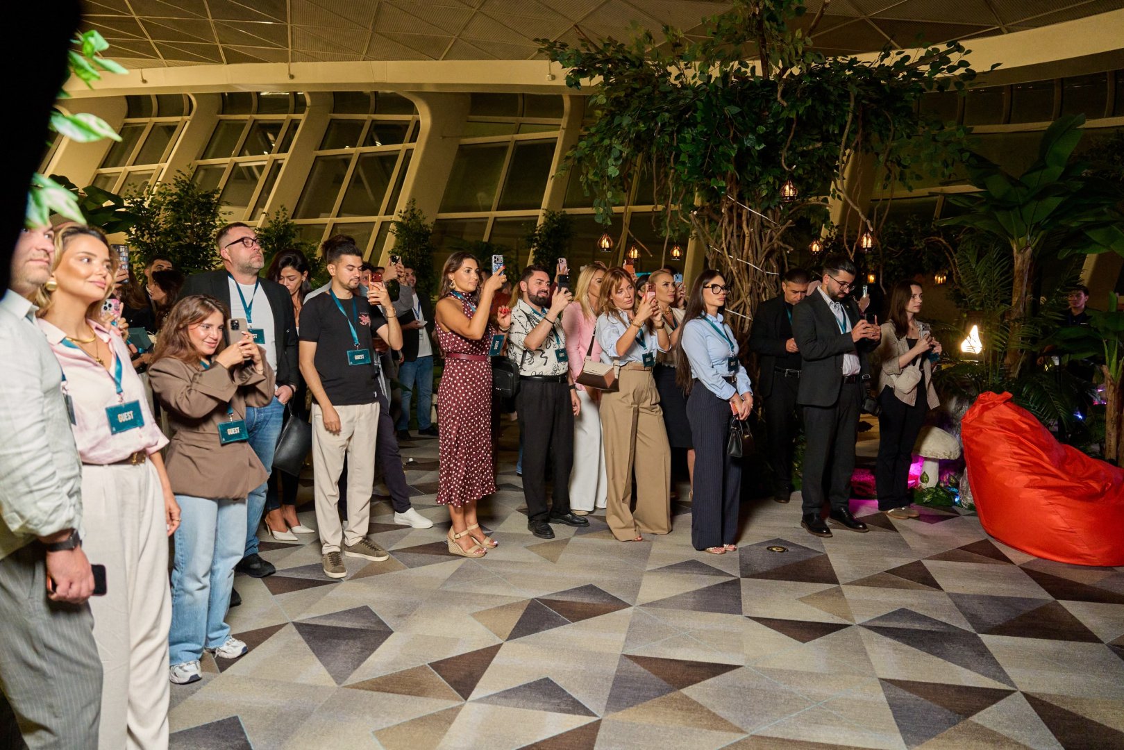 Bakı aeroportunda sərnişinlər üçün yeni əyləncə və istirahət zonası açılıb (FOTO)