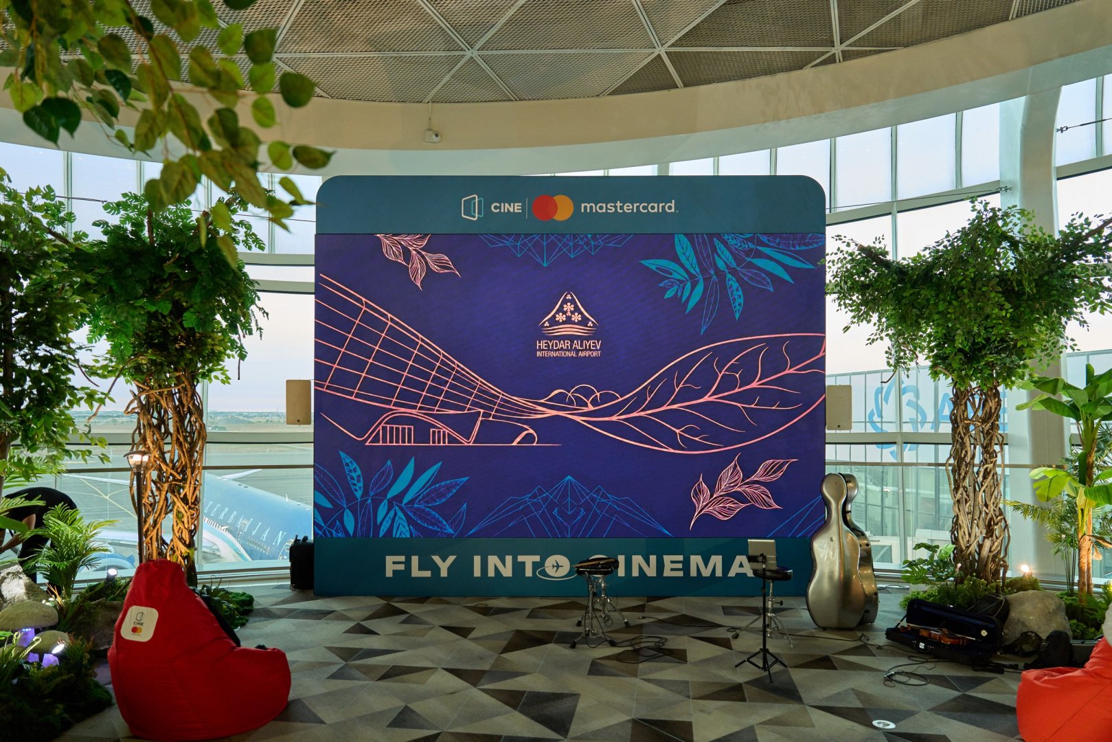 Bakı aeroportunda sərnişinlər üçün yeni əyləncə və istirahət zonası açılıb (FOTO)