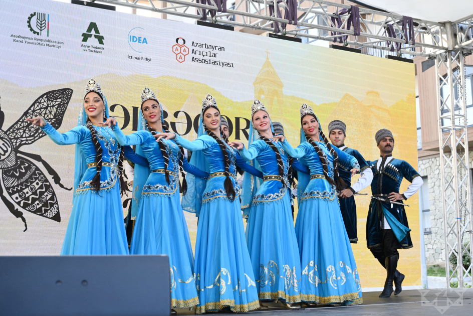 Kəlbəcərdə növbəti Bal Festivalı keçirilib (FOTO)