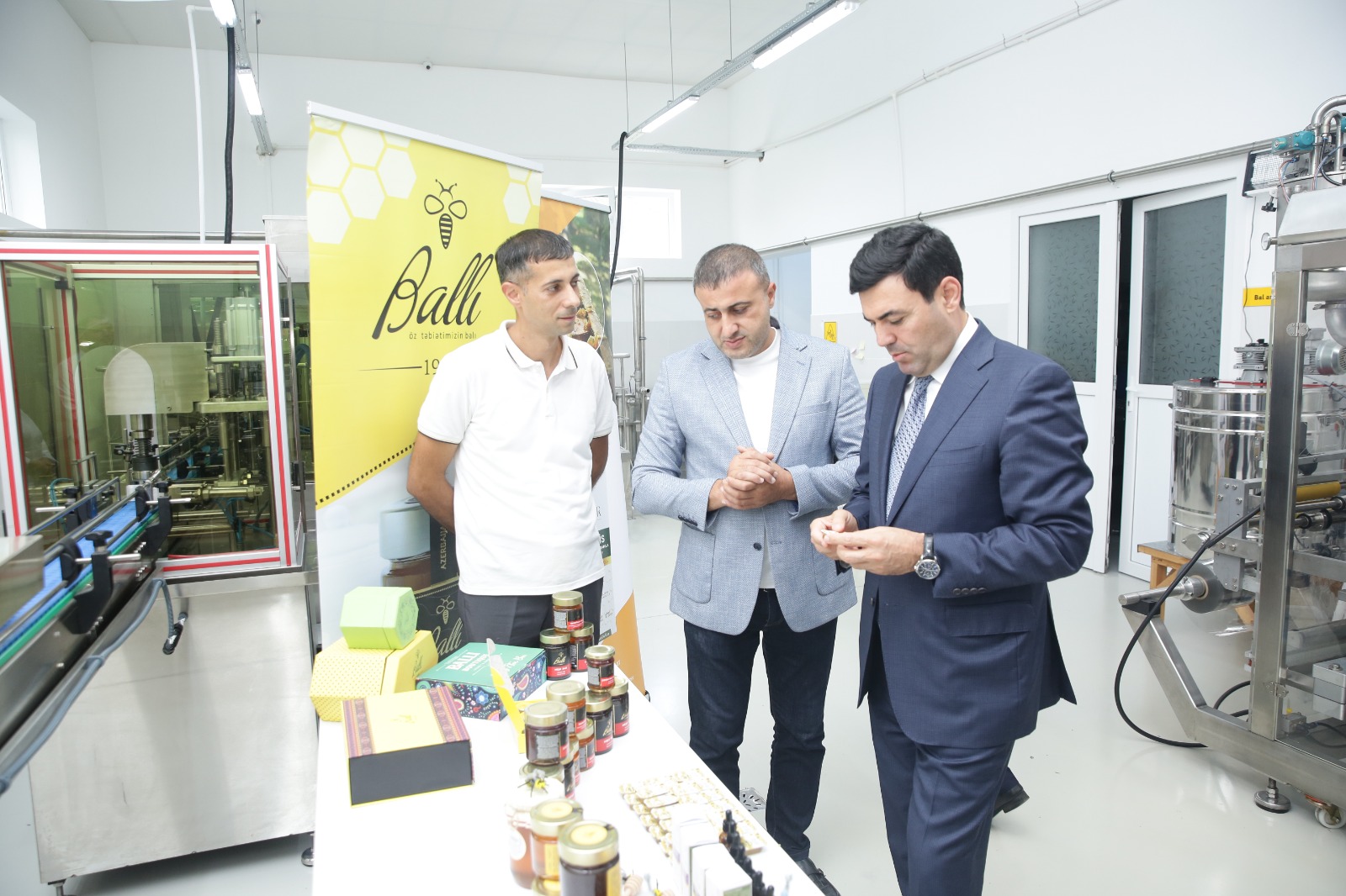 Xaçmaz rayonunda arıçılıq və bal emalı sahəsinin inkişafı diqqət mərkəzindədir (FOTO)