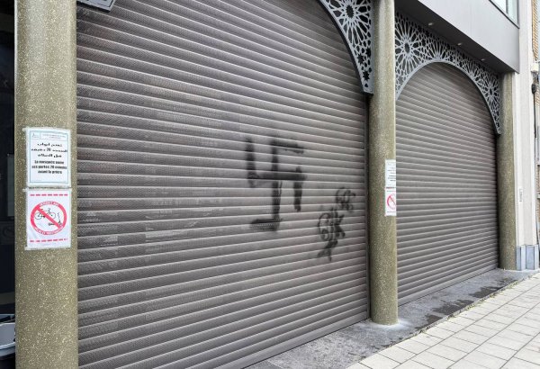 Brüsseldə məscidin üzərinə svastika çəkilməsi ilə bağlı araşdırma başlanıb