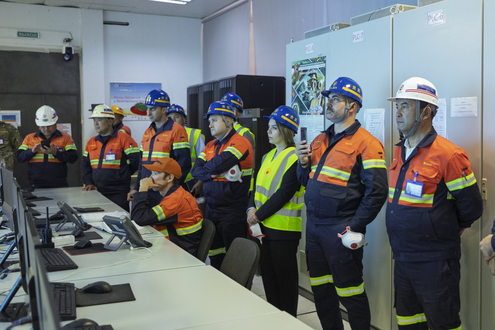 Azərbaycan nümayəndə heyəti Qırğızıstanda “Altynken” qızıl mədəni və affinaj zavodu ilə tanış olub (FOTO)
