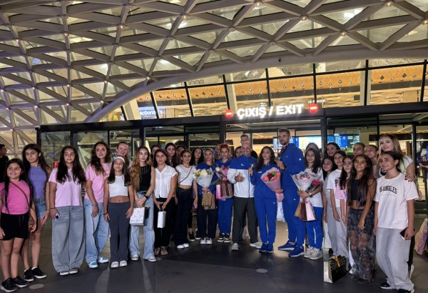 İspaniyada uğurlu nəticə qazanan Azərbaycan gimnastları Vətənə qayıdıblar (FOTO)