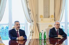 Prezident İlham Əliyev Türkiyənin xarici işlər nazirini qəbul edib (FOTO)