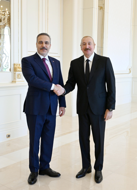 Prezident İlham Əliyev Türkiyənin xarici işlər nazirini qəbul edib (FOTO)