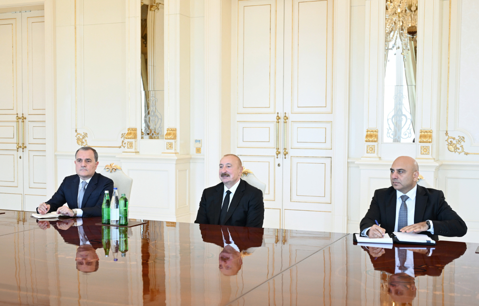 Prezident İlham Əliyev Türkiyənin xarici işlər nazirini qəbul edib (FOTO)