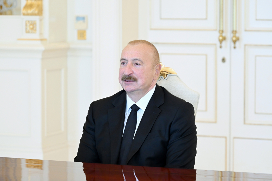 Prezident İlham Əliyev Türkiyənin xarici işlər nazirini qəbul edib (FOTO)