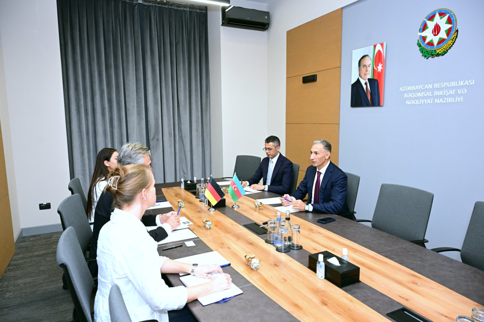 Azərbaycan və Almaniya Orta Dəhliz, aviasiya və rəqəmsallaşma sahələrində əməkdaşlığı müzakirə edib (FOTO)