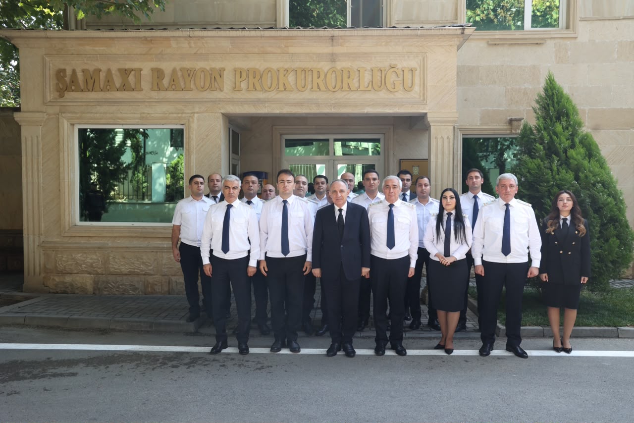 Baş prokuror Şamaxı rayonunda vətəndaşları qəbul edib (FOTO)