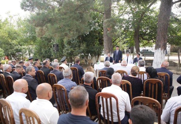 Xaçmaz Rayon İcra Hakimiyyətinin başçısı Elnur Rzayev Ağyazı Buduq kəndində sakinlərlə görüşüb (FOTO)