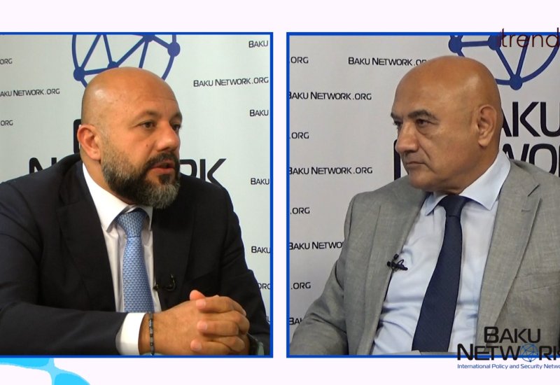İçərişəhər həm tarixi irsini, həm də canlı şəhər mühitini qoruyub saxlamalıdır - Rüfət Mahmud "Tofiq Abbasovla dialoq" verlişində (FOTO/VİDEO)
