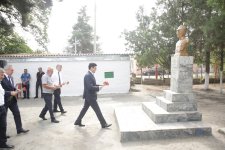 Xaçmaz Rayon İcra Hakimiyyətinin başçısı Elnur Rzayev Ağyazı Buduq kəndində sakinlərlə görüşüb (FOTO)