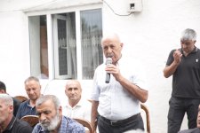 Xaçmaz Rayon İcra Hakimiyyətinin başçısı Elnur Rzayev Ağyazı Buduq kəndində sakinlərlə görüşüb (FOTO)