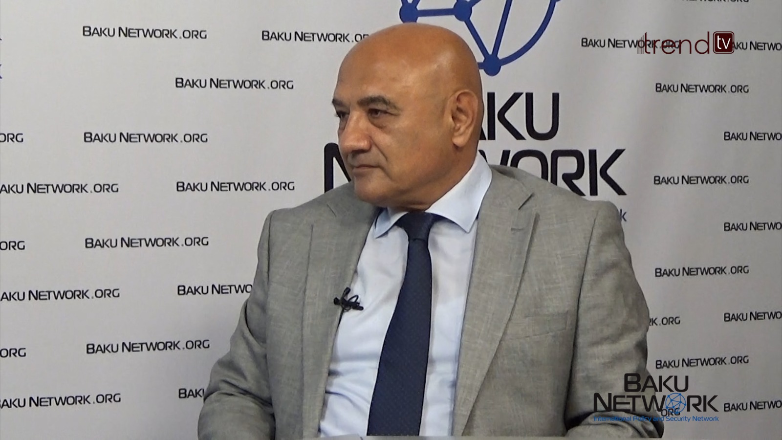 İçərişəhər həm tarixi irsini, həm də canlı şəhər mühitini qoruyub saxlamalıdır - Rüfət Mahmud "Tofiq Abbasovla dialoq" verlişində (FOTO/VİDEO)