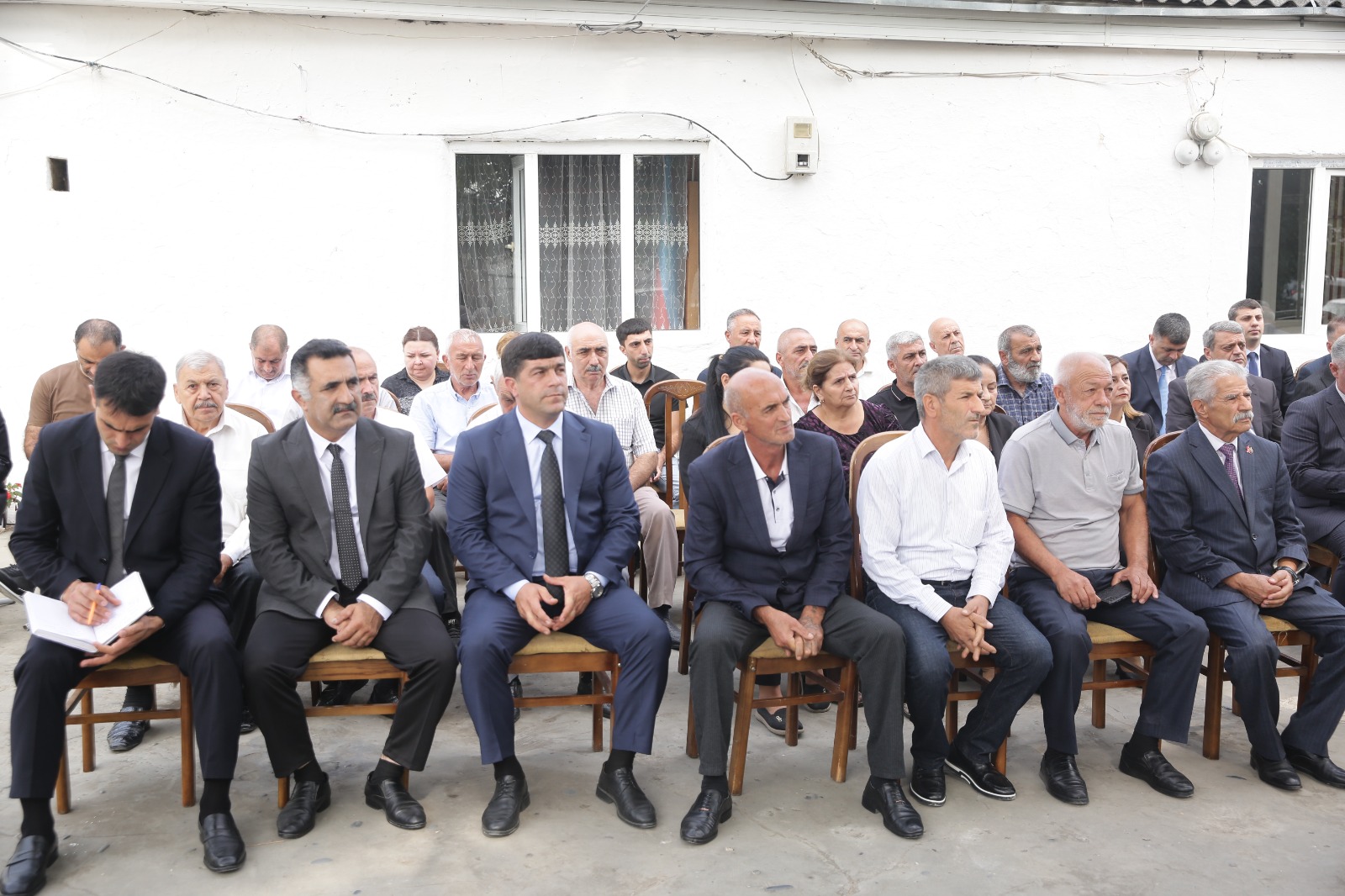 Xaçmaz Rayon İcra Hakimiyyətinin başçısı Elnur Rzayev Ağyazı Buduq kəndində sakinlərlə görüşüb (FOTO)