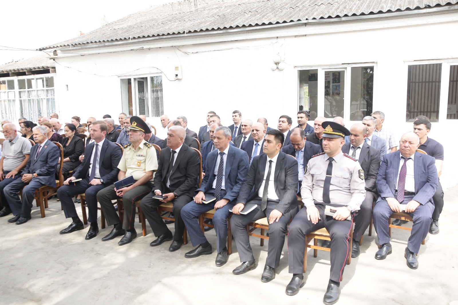 Xaçmaz Rayon İcra Hakimiyyətinin başçısı Elnur Rzayev Ağyazı Buduq kəndində sakinlərlə görüşüb (FOTO)