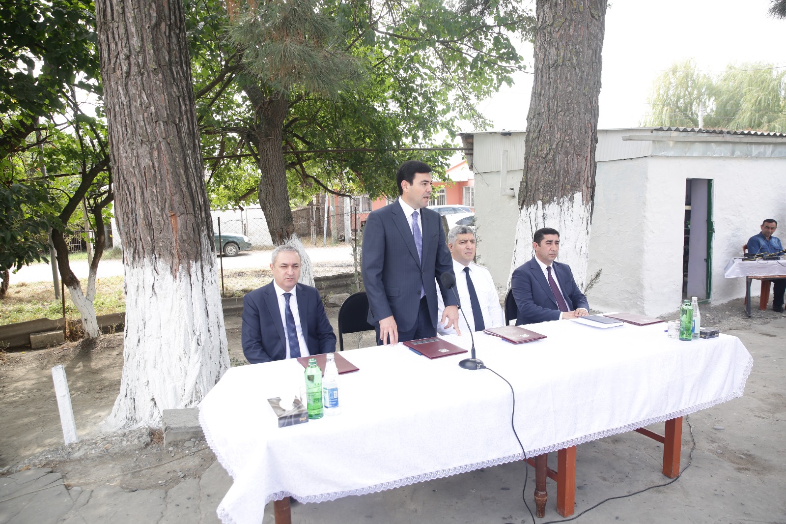 Xaçmaz Rayon İcra Hakimiyyətinin başçısı Elnur Rzayev Ağyazı Buduq kəndində sakinlərlə görüşüb (FOTO)