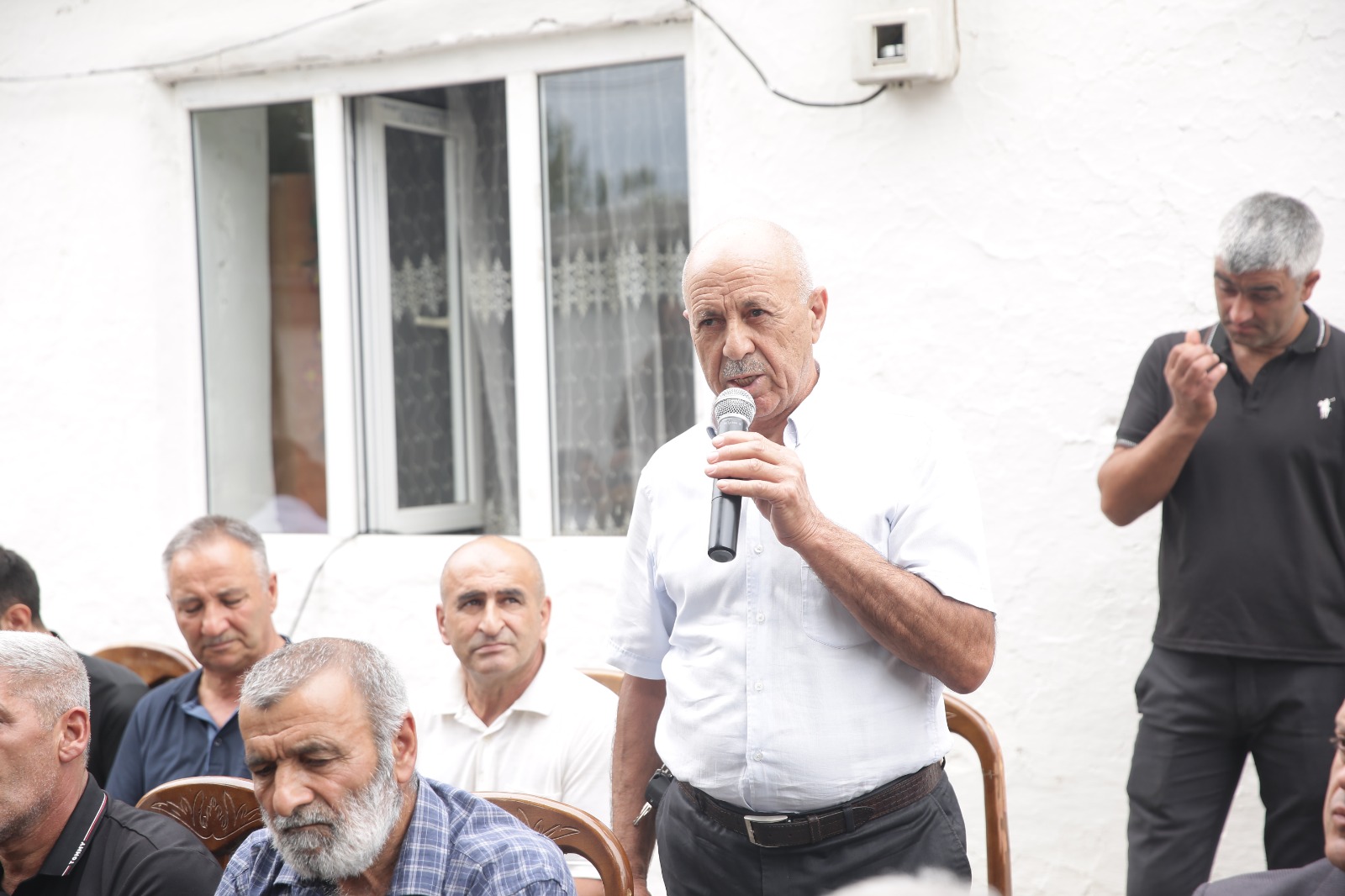 Xaçmaz Rayon İcra Hakimiyyətinin başçısı Elnur Rzayev Ağyazı Buduq kəndində sakinlərlə görüşüb (FOTO)