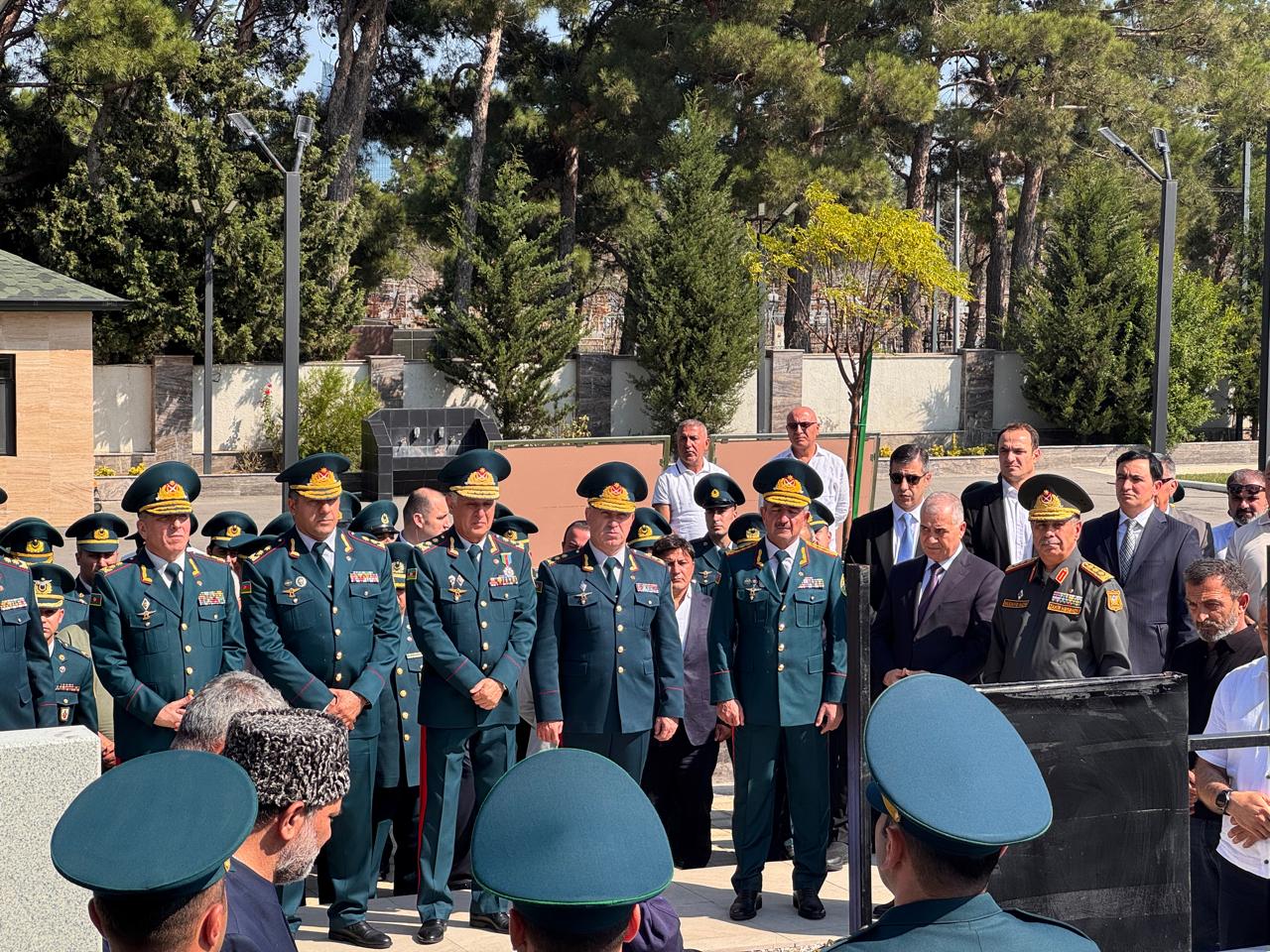 Əli Nağıyev, Zakir Həsənov və Elçin Quliyev general İsgəndər Allahverdiyevin dəfn mərasimində (FOTO)