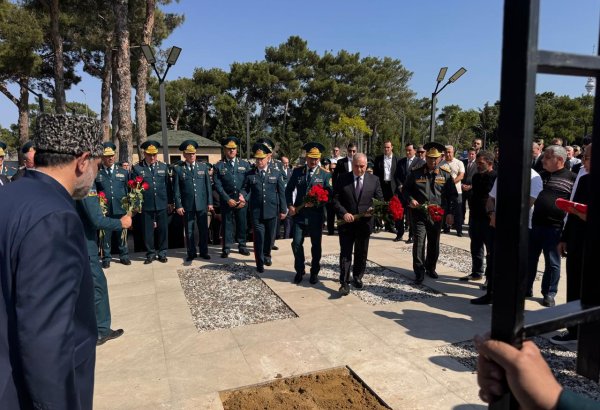 Əli Nağıyev, Zakir Həsənov və Elçin Quliyev general İsgəndər Allahverdiyevin dəfn mərasimində (FOTO)