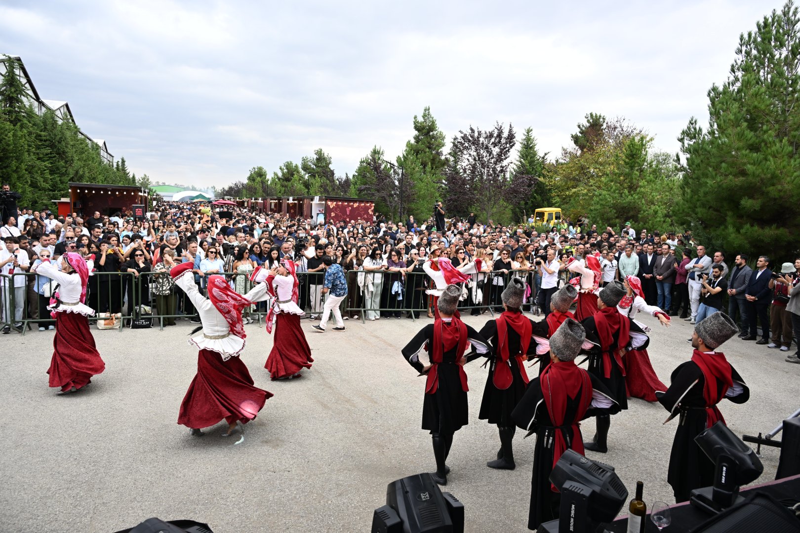 Şamaxıda Üzüm və Şərab Festivalının açılış mərasimi keçirilib (FOTO)