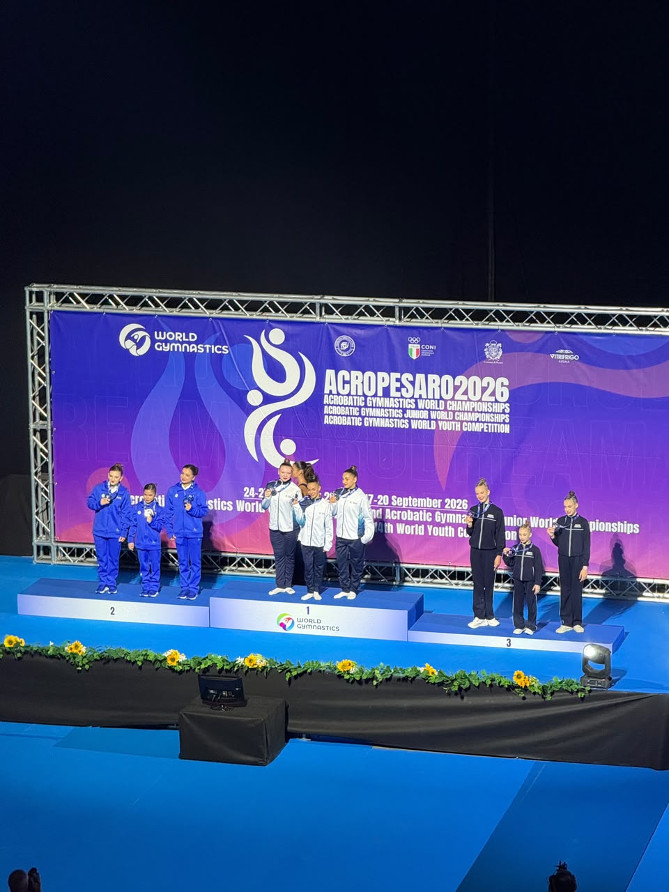 Yeniyetmə akrobatlarımız Dünya yarışında iki medal qazanıblar (FOTO)
