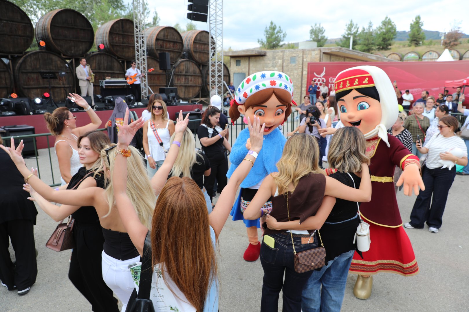 Üzüm, şərab və musiqi - Şamaxıda festival belə başa çatdı (FOTO)