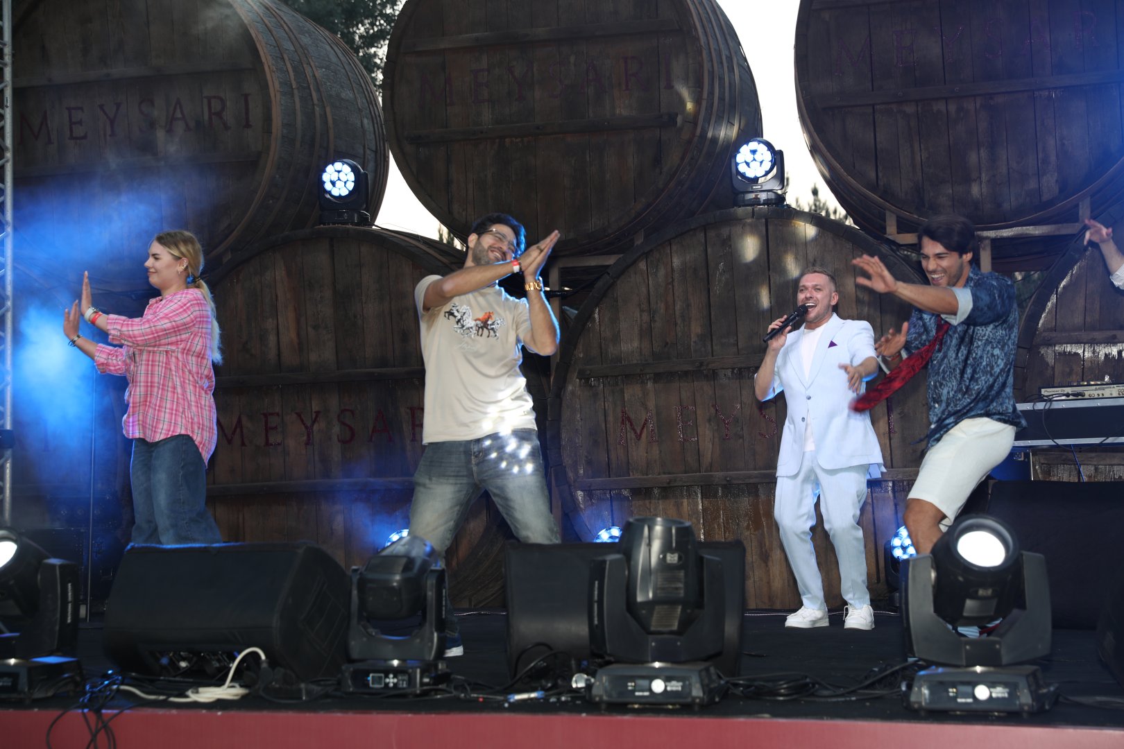 Meysəridə festival axşamı: səhnədə sevilən ifaçılar (FOTO/VİDEO)