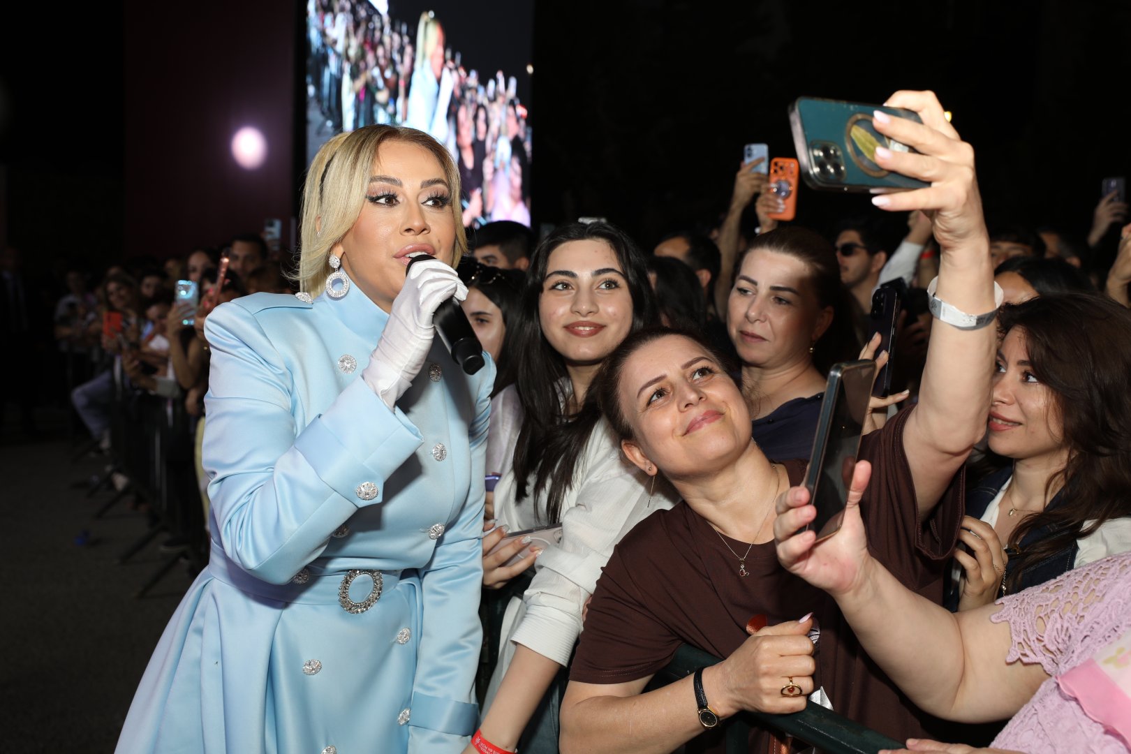 Meysəridə festival axşamı: səhnədə sevilən ifaçılar (FOTO/VİDEO)
