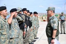 Müdafiə naziri hərbi polisin döyüş hazırlığı prosesini izləyib (FOTO/VİDEO)