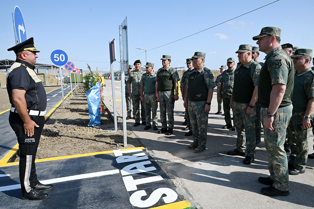 Müdafiə naziri hərbi polisin döyüş hazırlığı prosesini izləyib (FOTO/VİDEO)