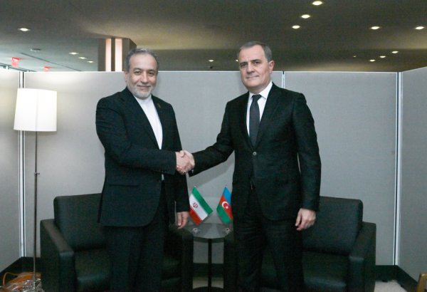 Azərbaycan və İran XİN rəhbərləri regional prosesləri müzakirə ediblər