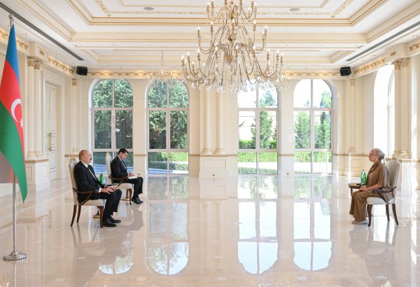 Prezident İlham Əliyev İsveçin Azərbaycanda yeni təyin olunmuş səfirini qəbul edib (FOTO/VİDEO)