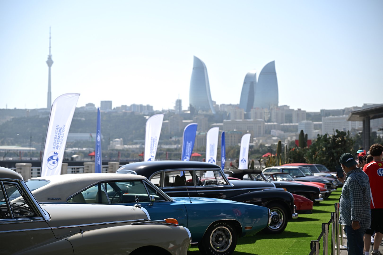 AAF Formula 1 zamanı klassik avtomobillərin sərgisini keçirir (FOTO)