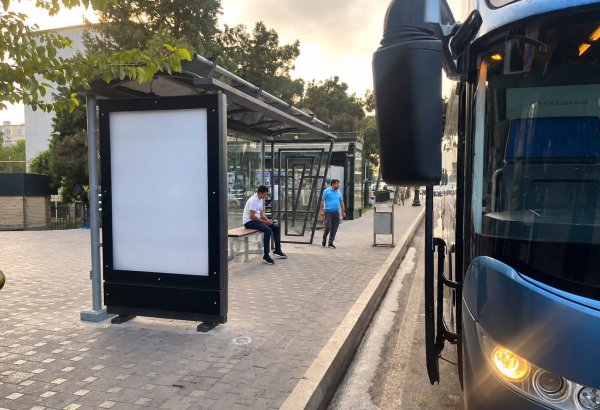 Moskva prospektində 6 yeni dayanacaq pavilyonu quraşdırılır (FOTO)