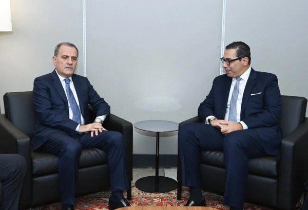 Ceyhun Bayramov kiprli həmkarı ilə görüşüb
