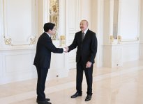 Prezident İlham Əliyev Çin və İtaliya şirkətlərinin rəhbər şəxslərini qəbul edib (FOTO)