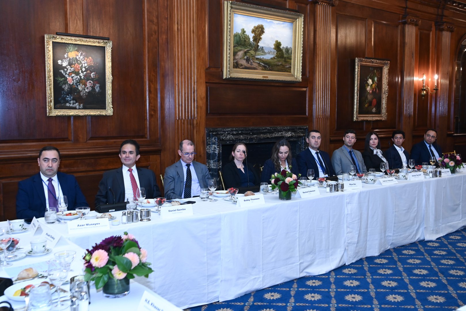 Ceyhun Bayramov ABŞ biznes nümayəndələri ilə görüşdə Azərbaycanın strateji prioritetlərini açıqlayıb (FOTO)