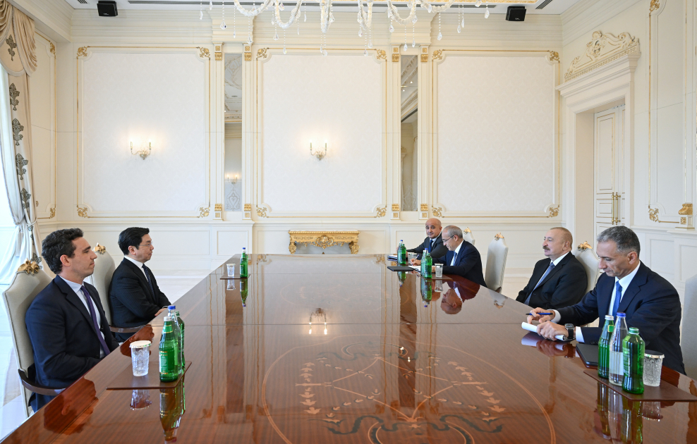 Prezident İlham Əliyev Çin və İtaliya şirkətlərinin rəhbər şəxslərini qəbul edib (FOTO)