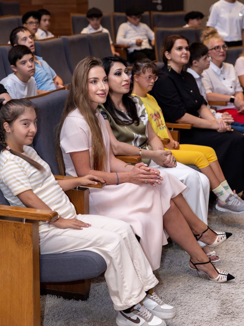 Alyona Əliyeva xüsusi qayğıya ehtiyacı olan uşaqlar üçün mərkəzi ziyarət edib (FOTO/VİDEO)