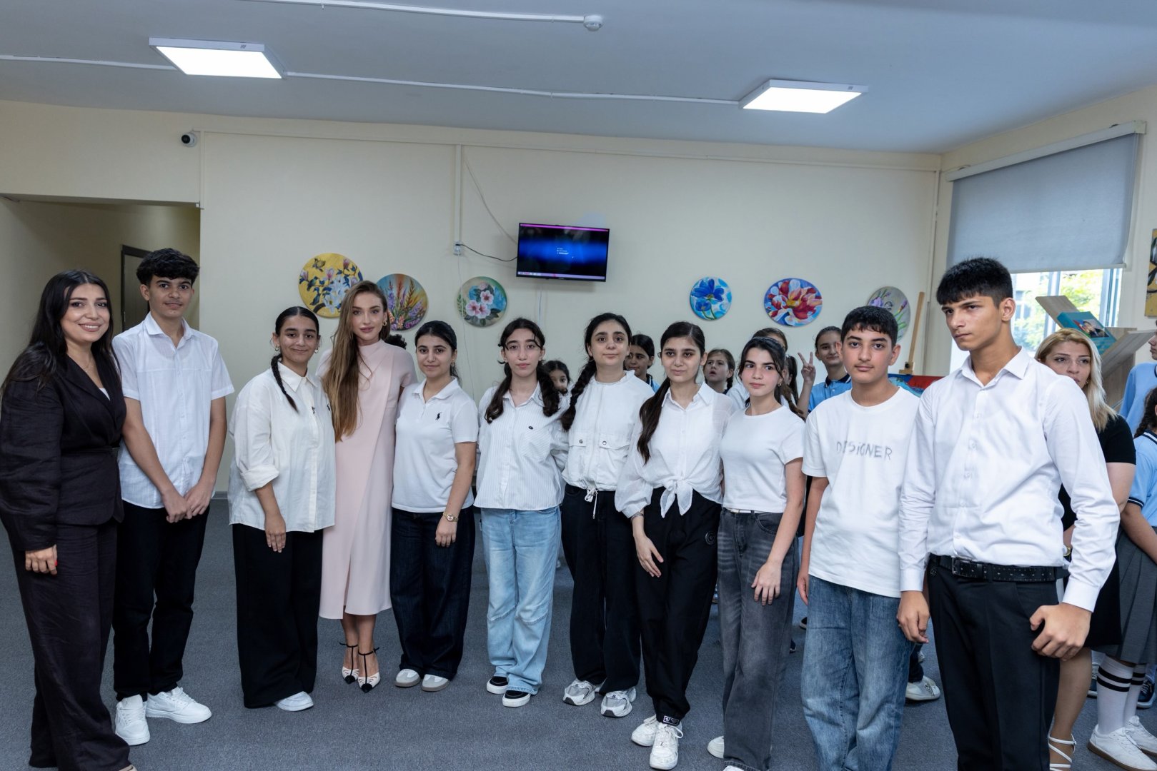 Alyona Əliyeva 3 nömrəli xüsusi təhsil müəssisəsini ziyarət edib (FOTO/VİDEO)