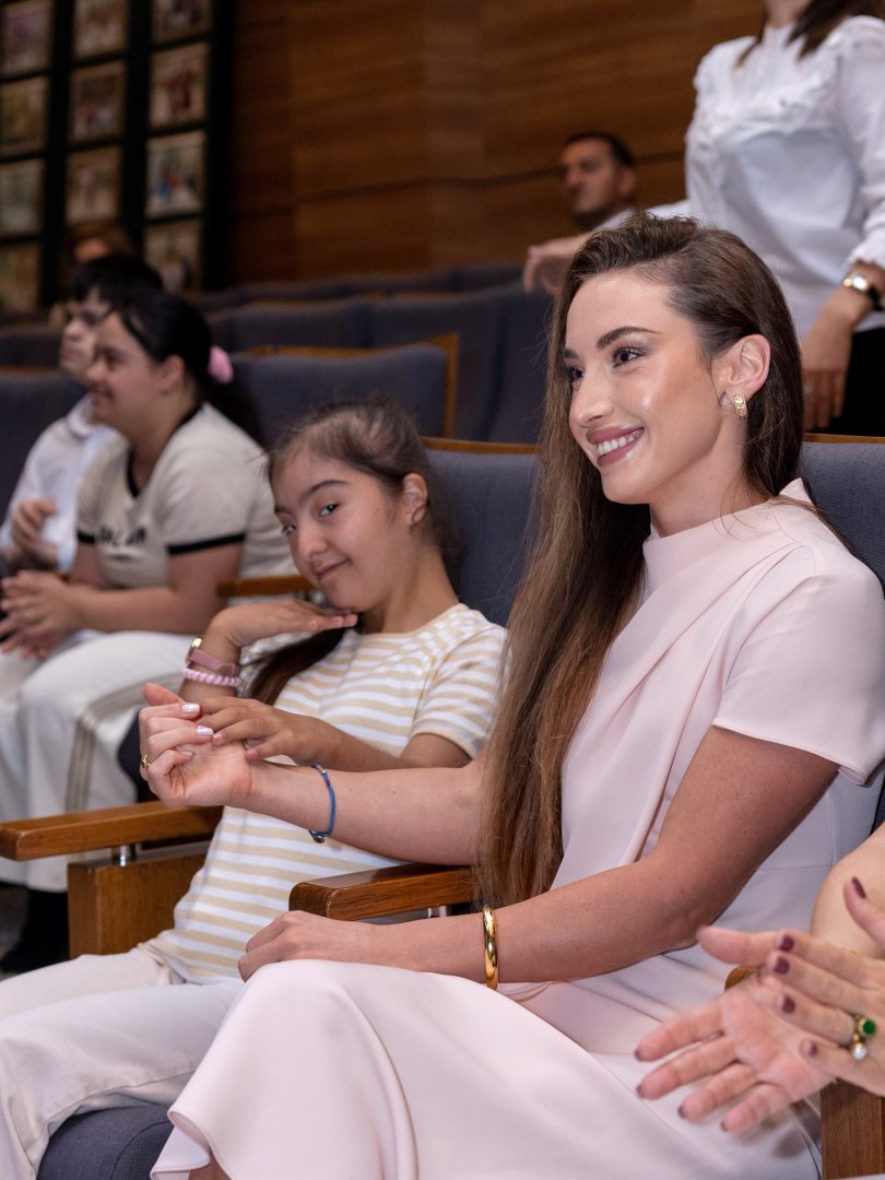 Alyona Əliyeva xüsusi qayğıya ehtiyacı olan uşaqlar üçün mərkəzi ziyarət edib (FOTO/VİDEO)