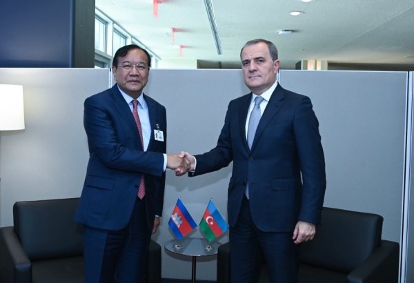Ceyhun Bayramov kambocalı həmkarı ilə ikitərəfli və regional əməkdaşlığı nəzərdən keçirib