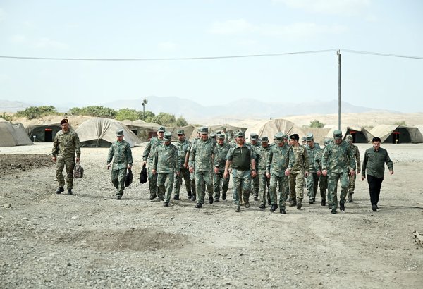 Zakir Həsənov "Birliyin Gücü - 2026" birgə hərbi təlimini izləyib (FOTO/VİDEO)
